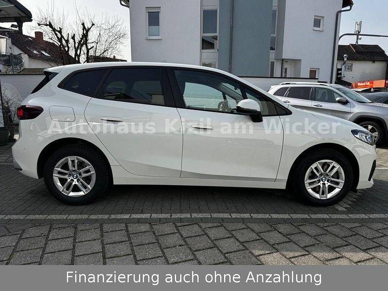 Gebraucht BMW 220 Active Tourer Performance 156 PS (114 kW) 2023 Weiß Van / Kleinbus