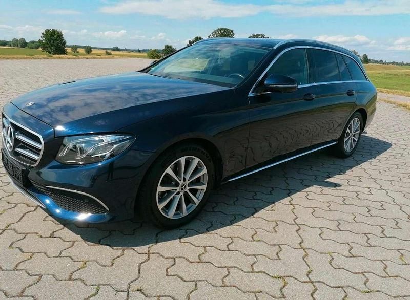 Blau Gebraucht 2018 Mercedes E200 Exclusive Kombi | 27.999 € (Etwas zu teuer) - Bild 1/4