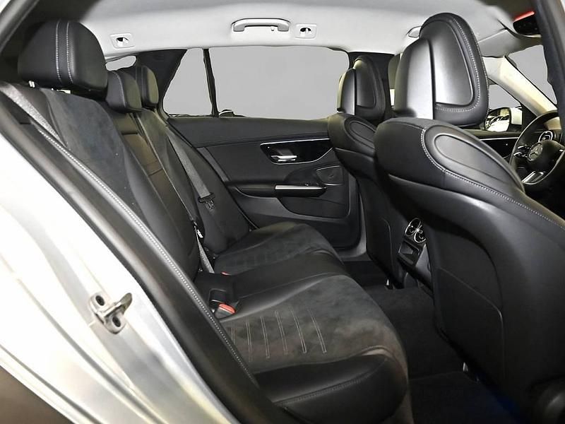 Gebraucht Mercedes C300 258 PS (189 kW) 2024 Silber Kombi