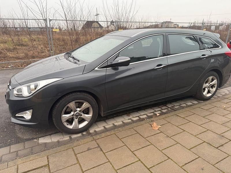 Gebraucht Hyundai i40 Premium 136 PS (100 kW) 2015 Grau Kombi