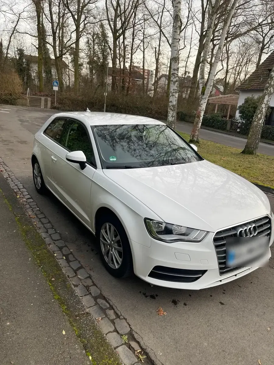 Gebraucht Audi A3 Attraction 110 PS (80 kW) 2016 Weiß Kleinwagen