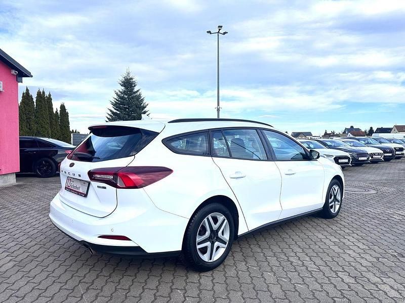 Gebraucht Ford Focus Cool & Connect 125 PS (91 kW) 2022 Andere Limousine