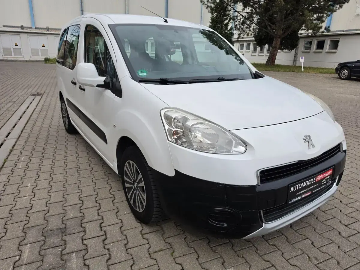 Gebraucht Peugeot TePee Active 98 PS (72 kW) 2013 Weiß Kombi