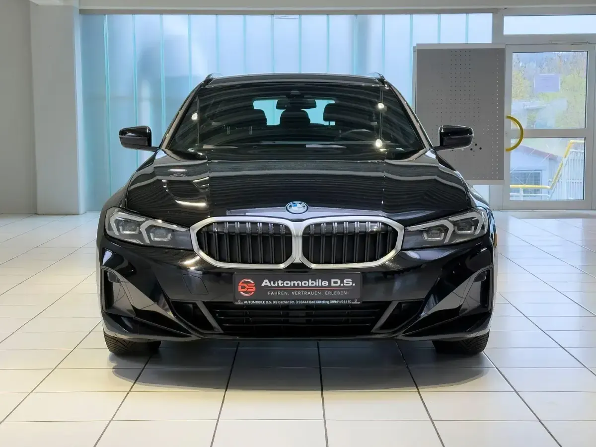 Gebraucht BMW 320e Shadowline 163 PS (119 kW) 2023 Schwarz Kombi