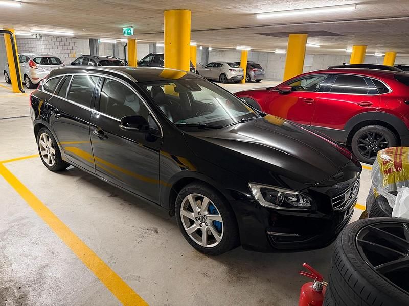 Gebraucht Volvo V60 Summum 304 PS (223 kW) 2014 Schwarz Kombi