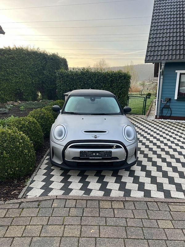 Silber Gebraucht 2024 Mini Cooper SE Classic Kleinwagen | 21.500 € (Fairer Preis) - Bild 1/4