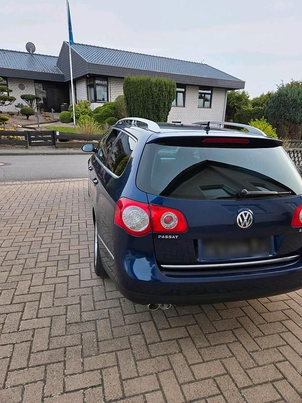 Gebraucht VW Passat 140 PS (102 kW) 2009 Blau Kombi