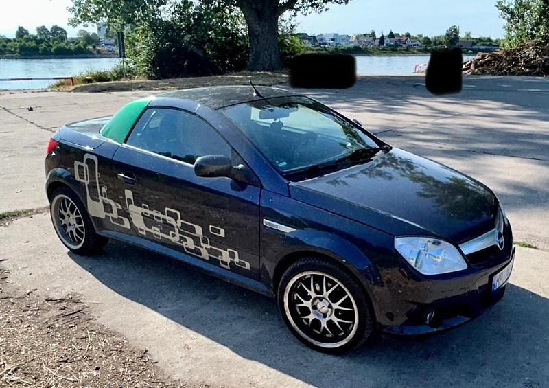 Grau Gebraucht 2009 Opel Tigra Cabrio | 2.199 € (Fairer Preis) - Bild 1/4