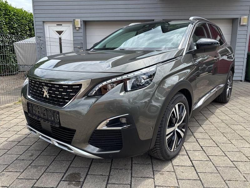 Grau Gebraucht 2017 Peugeot 3008 Allure SUV | 13.900 € (Guter Preis) - Bild 1/4
