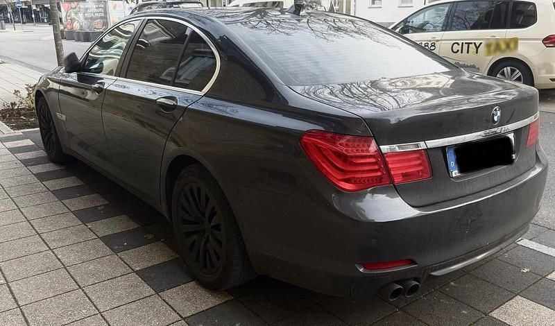 Gebraucht BMW 730 245 PS (180 kW) 2009 Grau Limousine