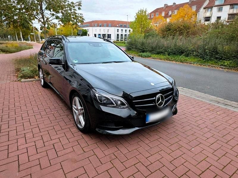 Schwarz Gebraucht 2016 Mercedes E350 Kombi | 20.350 € (Guter Preis) - Bild 1/4