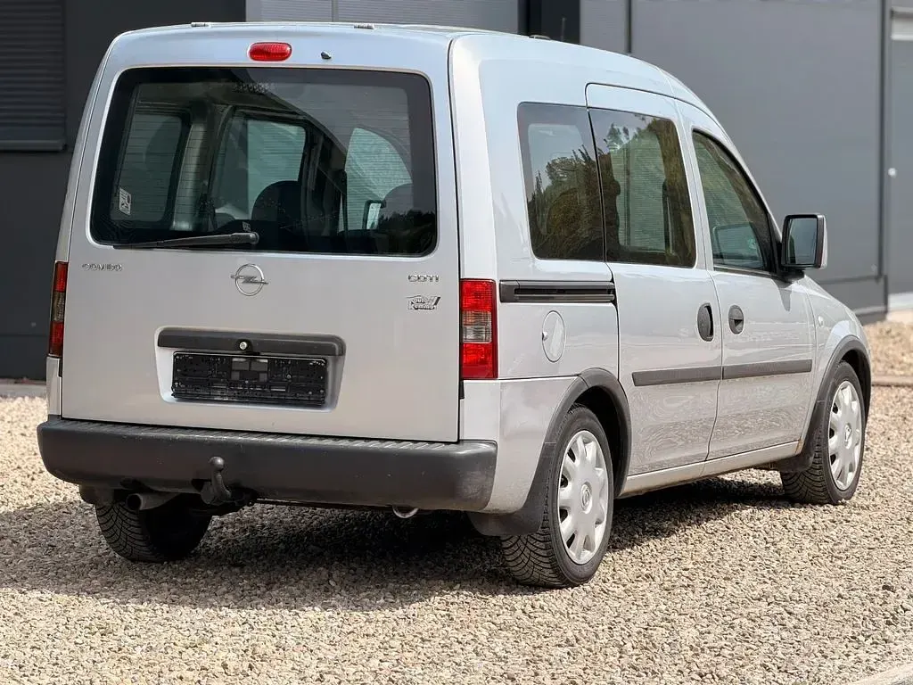 Second-hand Opel Combo Edition 75 CP (55 kW) 2008 Argintiu Monovolum