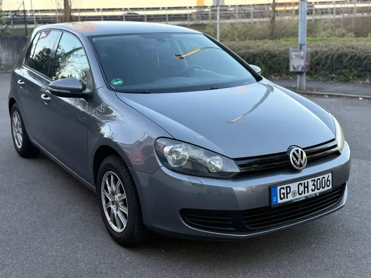 Gebraucht VW Golf VI Comfortline 105 PS (77 kW) 2010 Grau Kleinwagen