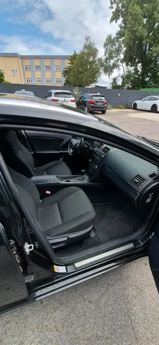 Gebraucht Toyota Avensis 150 PS (110 kW) 2011 Schwarz Kombi