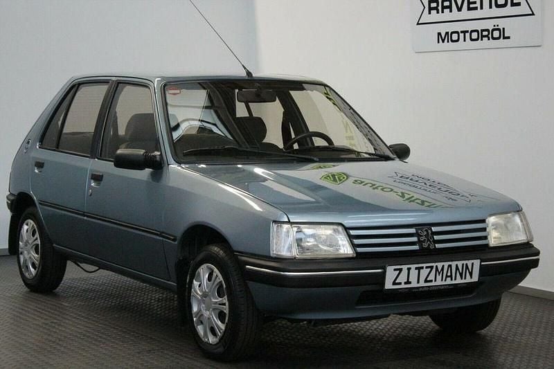 Silber Gebraucht 1992 Peugeot 205 Limousine | 6.900 € - Bild 1/4