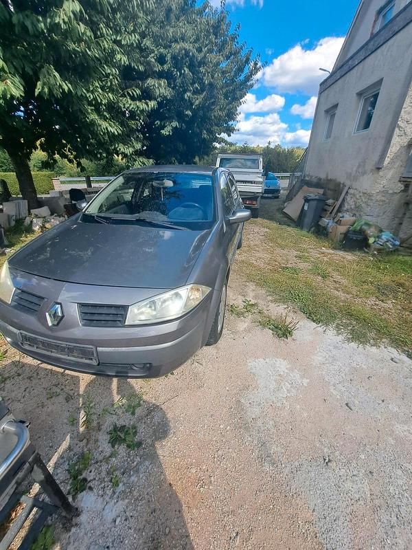 Grün Gebraucht 2005 Renault Mégane II Kleinwagen | 500 € (Superpreis) - Bild 1/4
