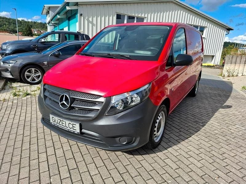 Rot Gebraucht 2019 Mercedes Vito Van / Kleinbus | 13.685 € (Superpreis) - Bild 1/4