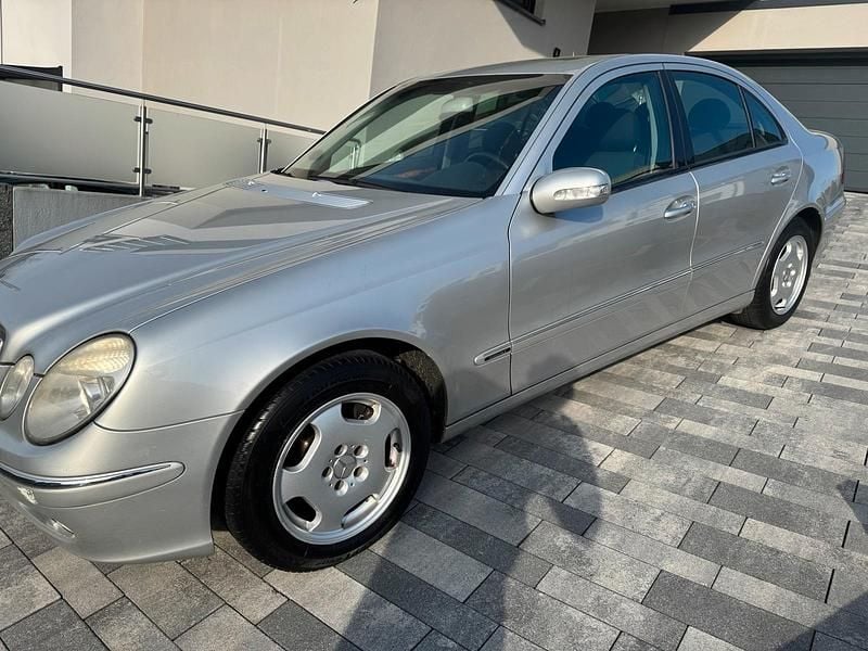 Gebraucht Mercedes E220 150 PS (110 kW) 2004 Silber Limousine