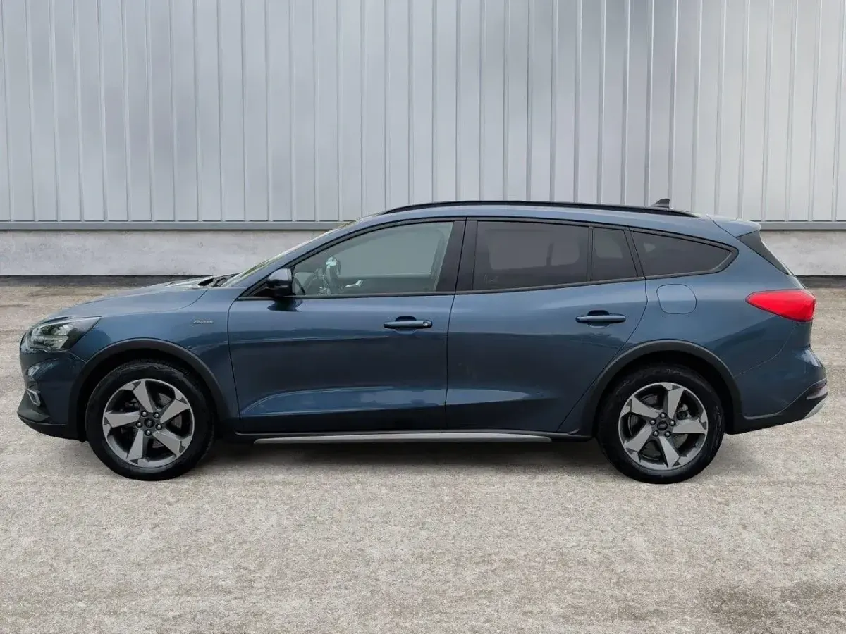 Gebraucht Ford Focus Active X 182 PS (133 kW) 2021 Blau Kombi