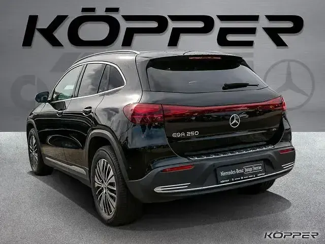 Second-hand Mercedes EQA250 Advanced 139 kW (190 CP) 2025 Negru SUV