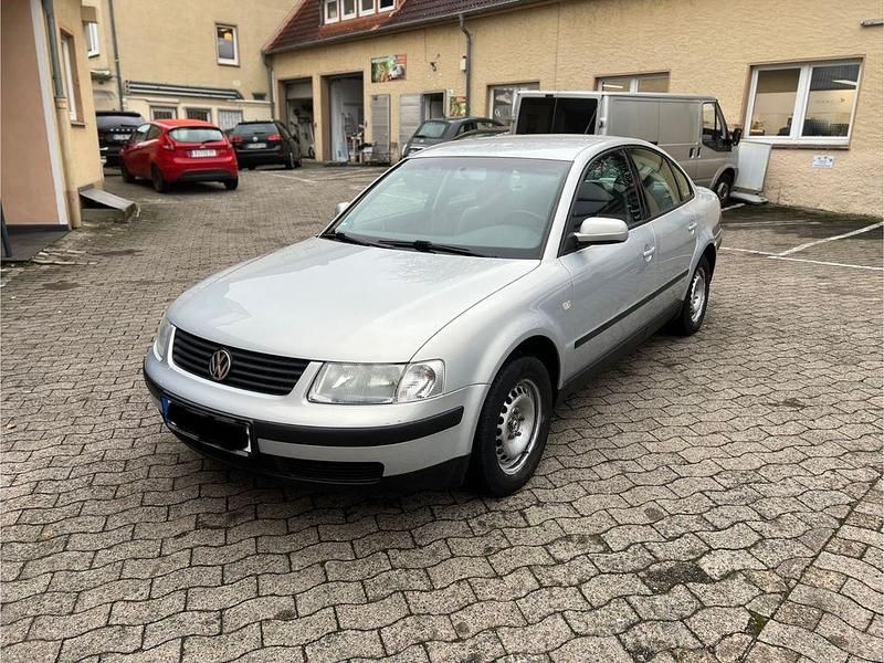 Silber Gebraucht 2000 VW Passat Limousine | 999 € (Guter Preis) - Bild 1/4