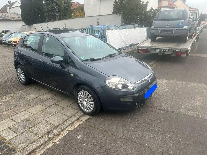 Silber Gebraucht 2010 Fiat Punto Evo Dynamic Kleinwagen | 2.599 € (Fairer Preis) - Bild 1/4