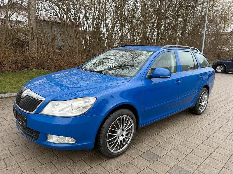 Gebraucht Skoda Octavia 105 PS (77 kW) 2010 Blau Kombi