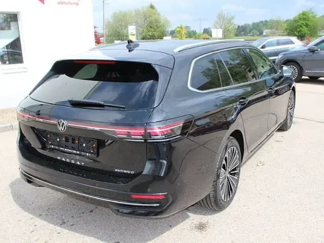 Gebraucht VW Passat Elegance 177 PS (130 kW) 2025 Grenadillschwarz metallic Kombi