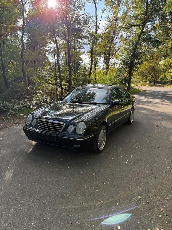 Gebraucht Mercedes E280 Avantgarde 204 PS (150 kW) 2001 Blau Limousine