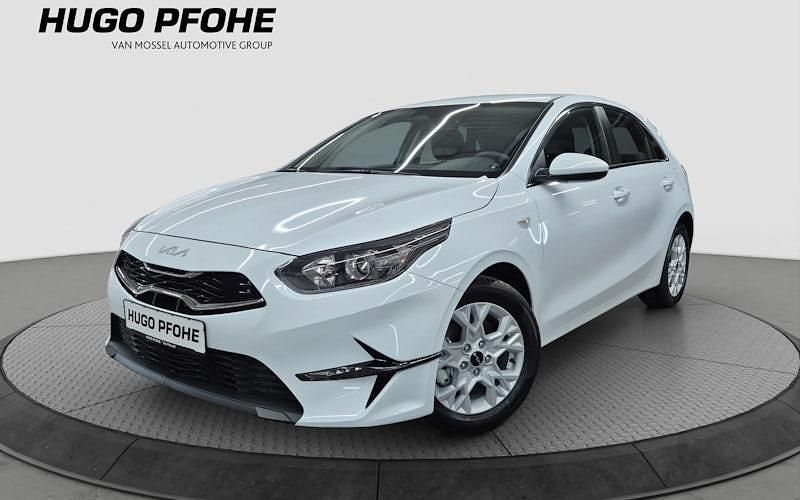 Weiß Neu 2025 Kia Ceed Vision Limousine | 23.190 € (Fairer Preis) - Bild 1/4