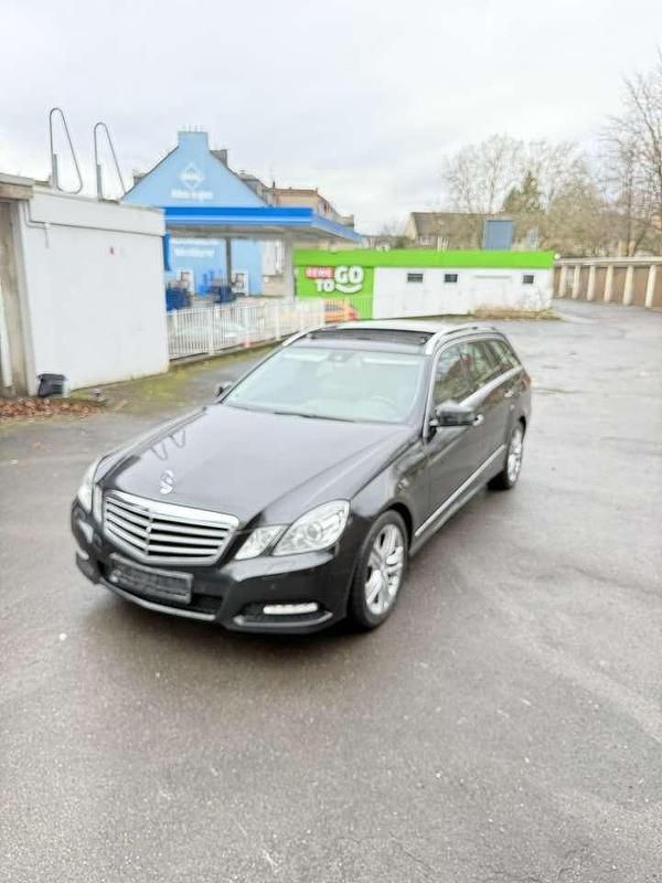 Gebraucht Mercedes E300 Elegance 204 PS (150 kW) 2013 Schwarz Kombi