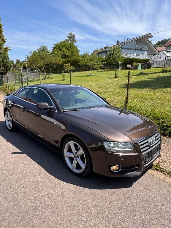Braun Gebraucht 2011 Audi A5 Ambiente Coupé | 6.400 € (Superpreis) - Bild 1/4