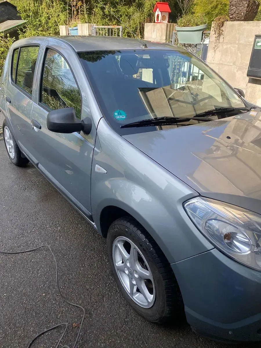 Second-hand Dacia Sandero 75 CP (55 kW) 2010 Gri Berlinǎ