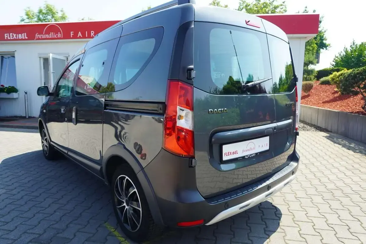 Gebraucht Dacia Dokker Ambiance 102 PS (75 kW) 2018 Islandgraumet. Van / Kleinbus