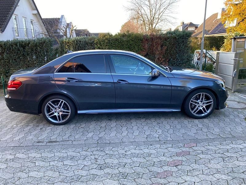 Gebraucht Mercedes E350 Avantgarde 258 PS (189 kW) 2014 Grün Limousine