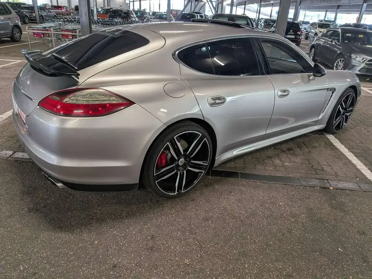 Gebraucht Porsche Panamera Turbo 500 PS (367 kW) 2010 Platinsilbermetallic Kleinwagen