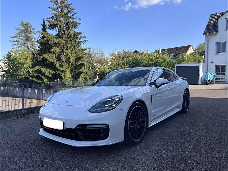 Weiß Gebraucht 2019 Porsche Panamera GTS Limousine | 67.000 € (Etwas zu teuer) - Bild 1/4