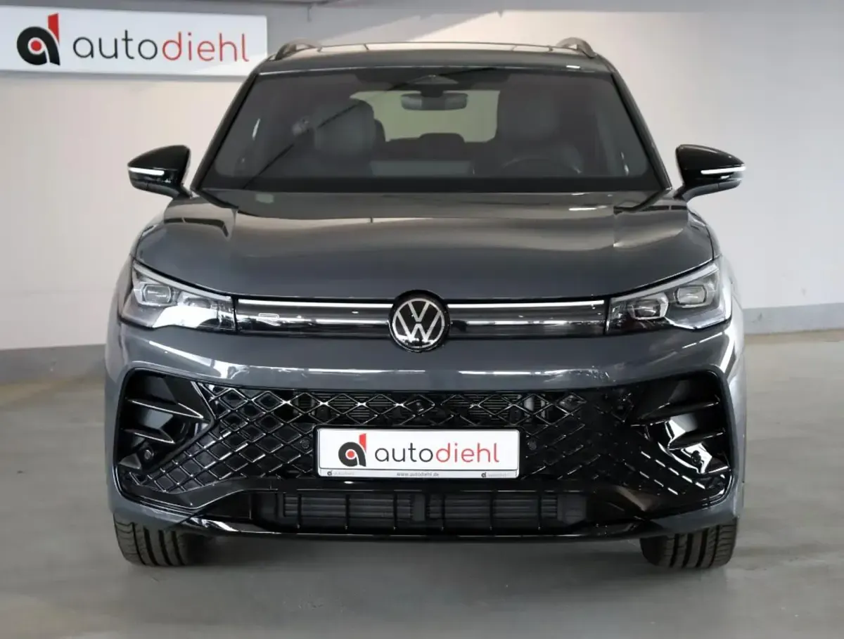 Gebraucht VW Tiguan R-line 193 PS (141 kW) 2025 Grau SUV