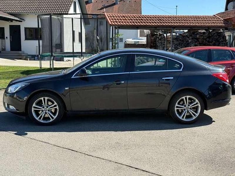 Usado Opel Insignia Innovation 220 HP (161 kW) 2012 Preto Sedan