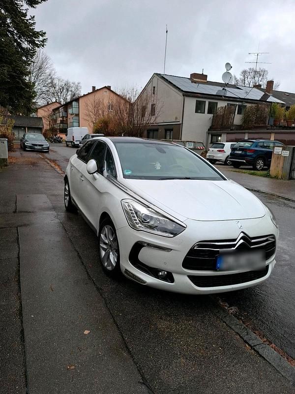Weiß Gebraucht 2014 Citroën DS5 Kleinwagen | 12.500 € (Teuer) - Bild 1/4