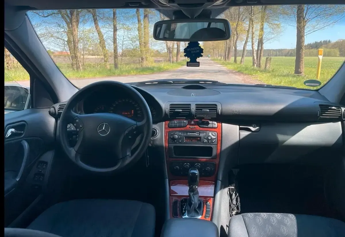 Gebraucht Mercedes C220 143 PS (105 kW) 2002 Silber Limousine