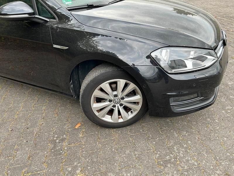 Schwarz Gebraucht 2014 VW Golf VII Cup Limousine | 8.000 € (Superpreis) - Bild 1/4
