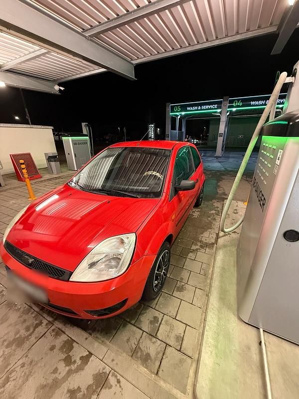 Gebraucht Ford Fiesta 69 PS (50 kW) 2005 Rot Kleinwagen