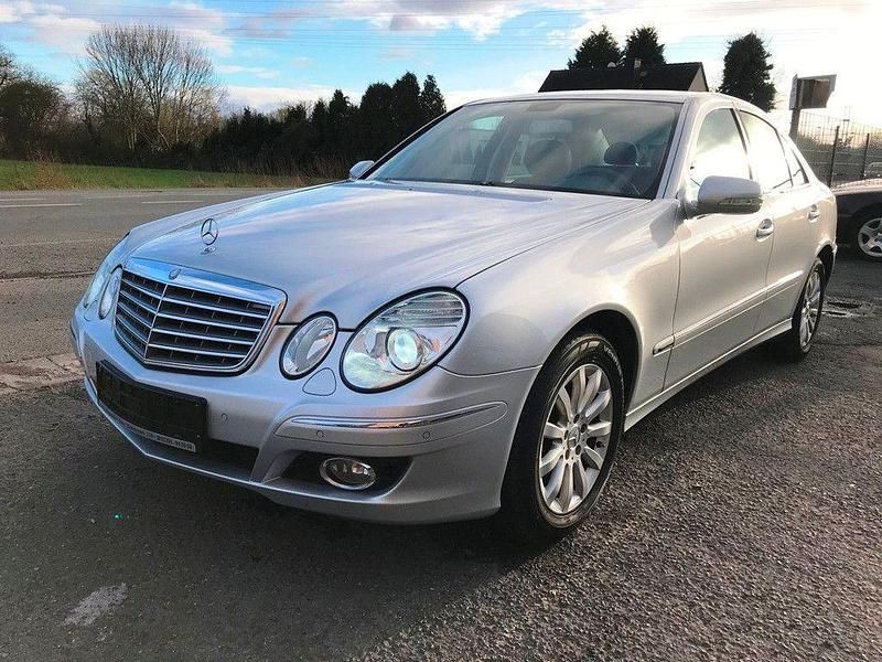 Gebraucht Mercedes E220 170 PS (125 kW) 2006 Silber Limousine