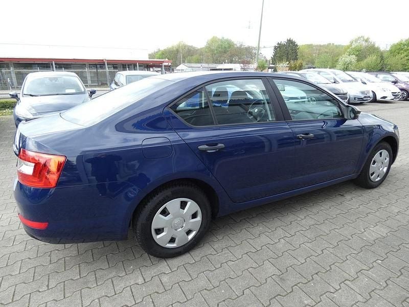 Usado Skoda Octavia Active 86 HP (63 kW) 2013 Azul Sedan