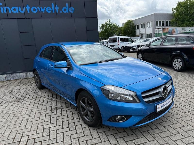 Blau Gebraucht 2015 Mercedes A180 Kleinwagen | 9.900 € (Guter Preis) - Bild 1/4
