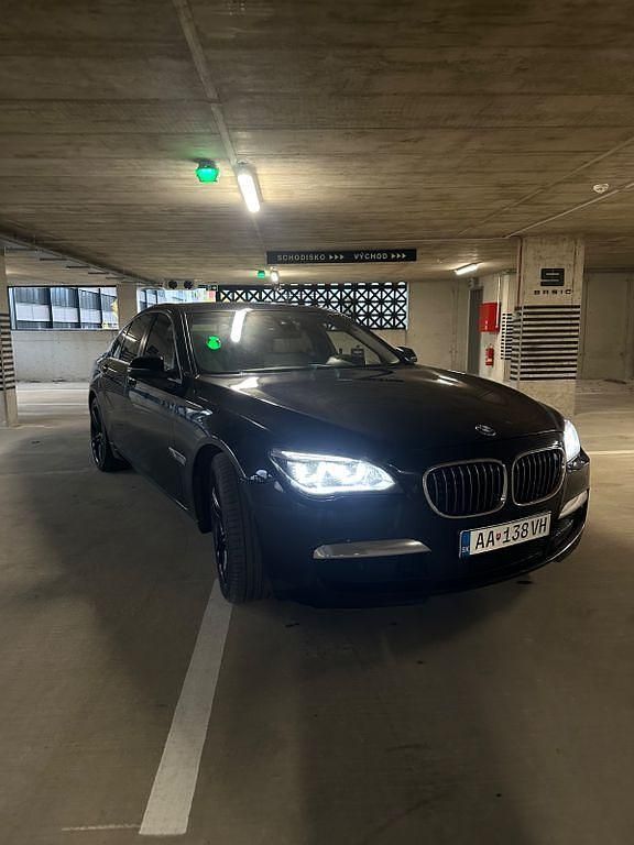 Schwarz Gebraucht 2013 BMW 750 Performance Limousine | 13.500 € (Fairer Preis) - Bild 1/4