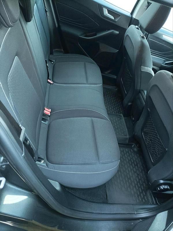 Gebraucht Ford Focus 125 PS (91 kW) 2018 Grau Kombi