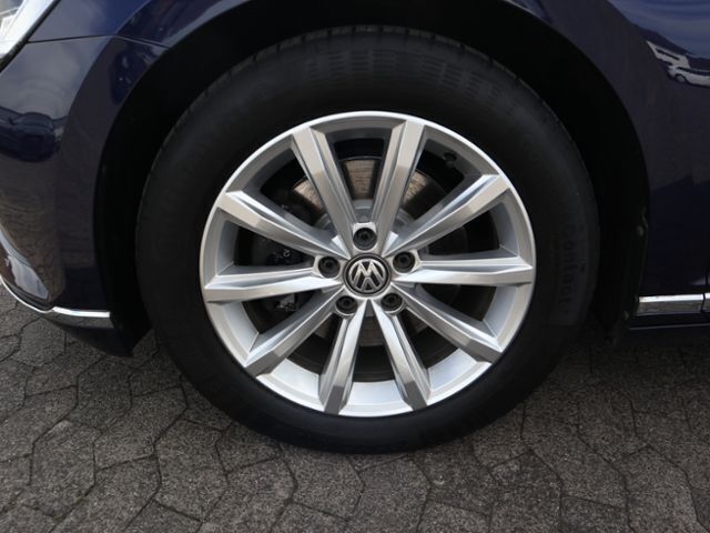 Gebraucht VW Passat Highline 150 PS (110 kW) 2018 Atlantic blue metallic Kombi