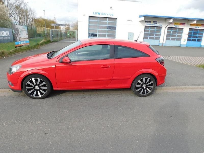 Gebraucht Opel Astra GTC Edition 105 PS (77 kW) 2008 Rot Limousine